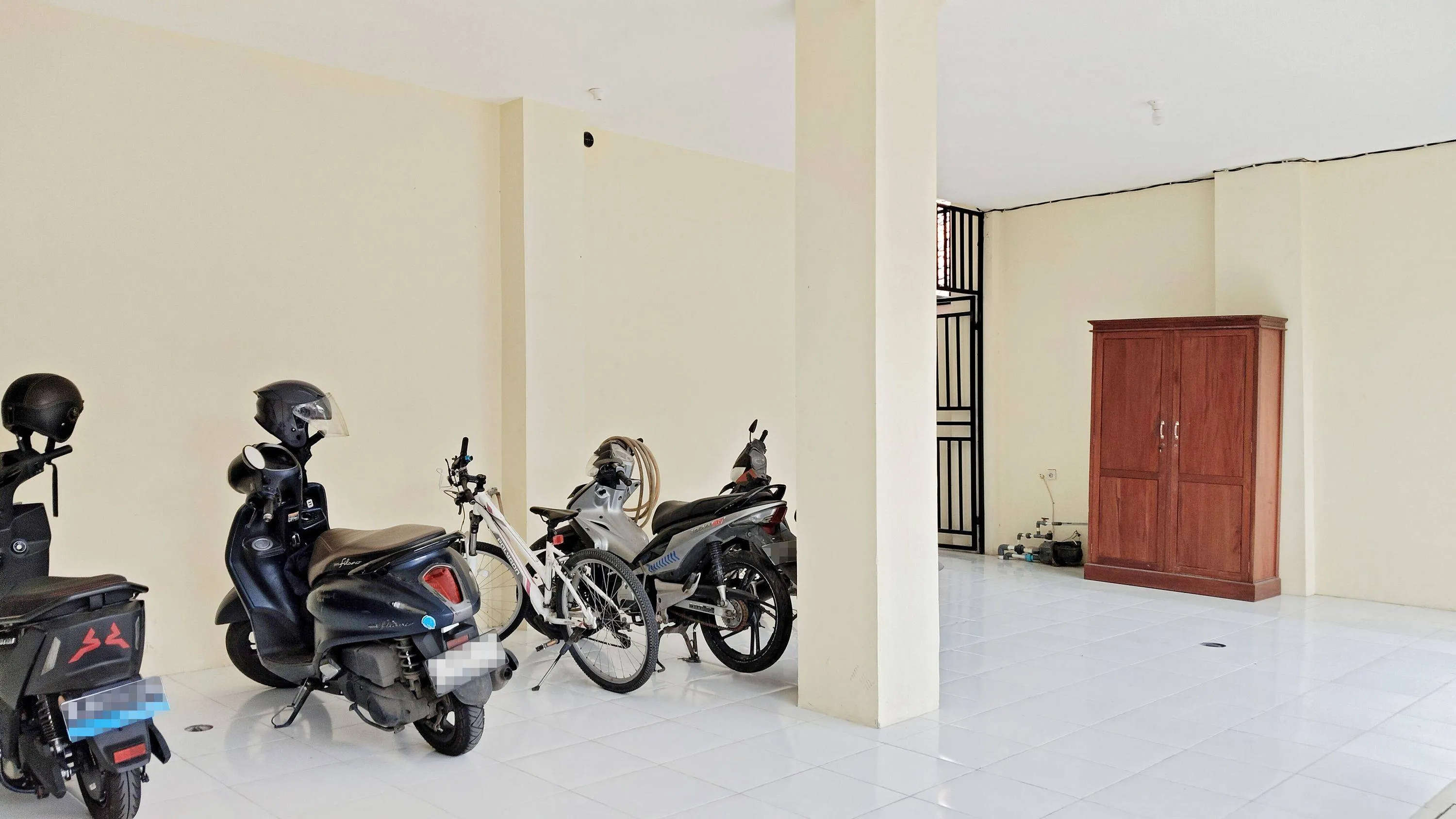 Area parkir motor KostHP